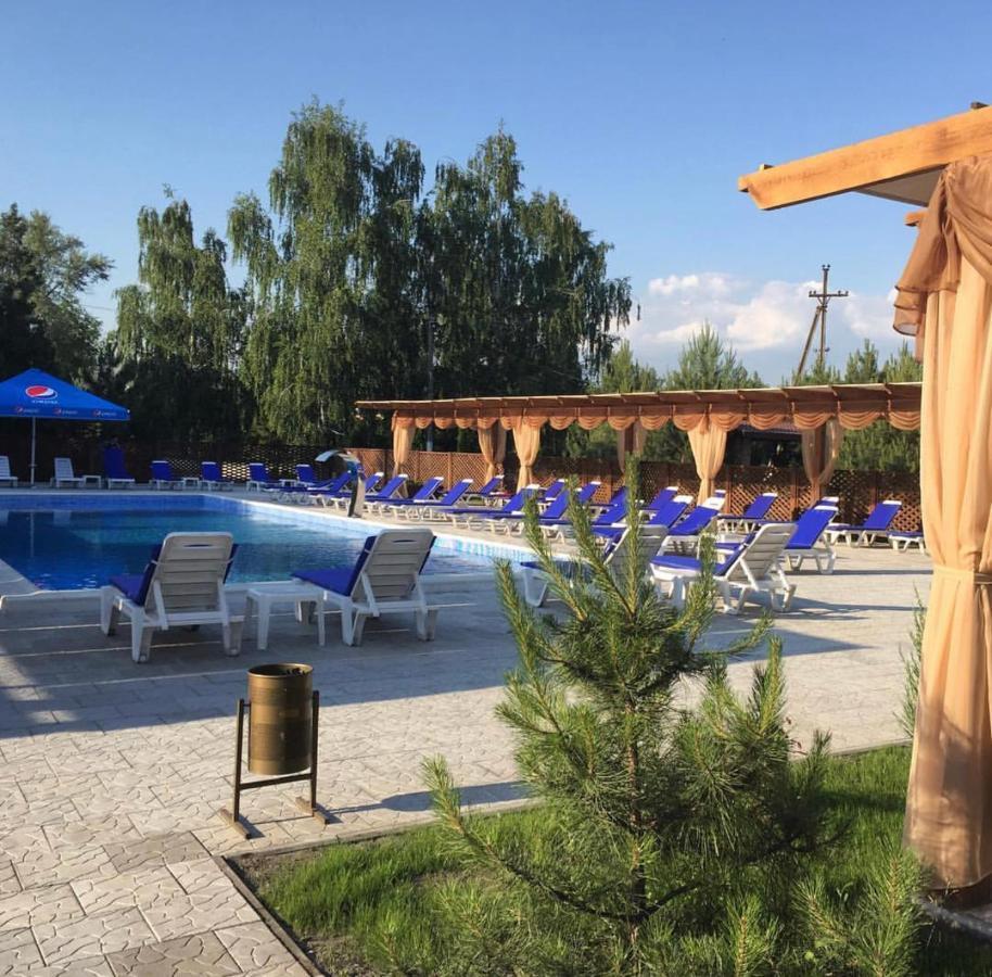 Relax Hotel - Restaurant Complex Novomoszkovszk Kültér fotó